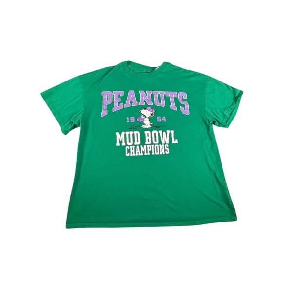 Divided Green Ladies Over Sized Snoopy T-Shirt Size Small Mud Bowl Peanuts - Picture 1 of 6